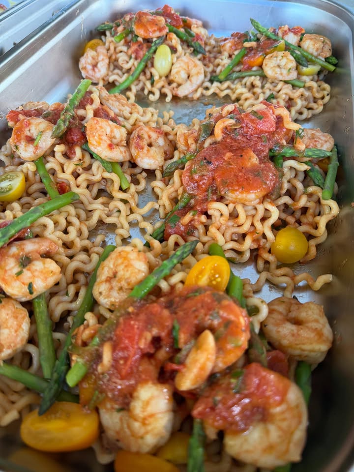 🍋 BUON WEEKEND CON LA CUCINA ITALIANA. 🍋

1. Fusilli Lunghi Bucati met garnalen en asperges 🌶️ 
2. Tortellini Porcini
3. Rigatoni met aubergine en salsiccia 
4. Cannelloni gehakt 
5. Melanzane alla Parmiggiana, vegetarische lasagne gelaagd van aubergine 😍
6. Polpette, gehaktbal in tomatensaus 
7. Gevulde kastanje champignons met gehakt 

Huisgemaakte desserts: 
Tiramisu
Torta Pere e Ricotta
Torta Limone  

Naast de weekend gerechten hebben wij nog een kaart vol heerlijke pizza’s en pasta’s. Bij de weekend gerechten; op is op!

Wil je bestellen? Bel; 0306628288

Liefs, Da Francesca