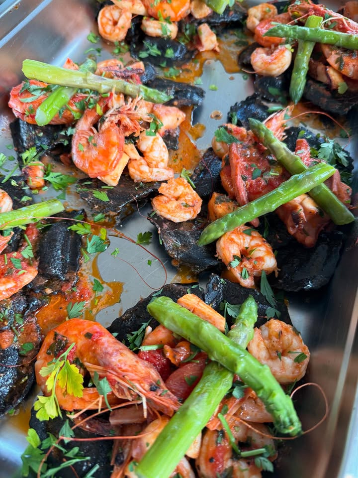 ☀️🍋 BUON WEEKEND CON LA CUCINA ITALIANA. 🍋☀️

1. Panzarotti Frutti di Mare met garnalen en asperges 
2. Lasagne Bolognese 
3. Tortellini Porcini 
4. Cannelloni gehakt 
5. Pomodori e Riso, gevulde tomaat (bijgerecht)
6. Spezzatino (stoofvlees met aardappels) 
7. Melanzane, aubergine uit de oven (bijgerecht) 

Huisgemaakte desserts: 
Tiramisu
Torta Della Nona

Naast de weekend gerechten hebben wij nog een kaart vol heerlijke pizza’s en pasta’s. Bij de weekend gerechten; op is op!

Wil je bestellen? Bel; 0306628288

Liefs, Da Francesca