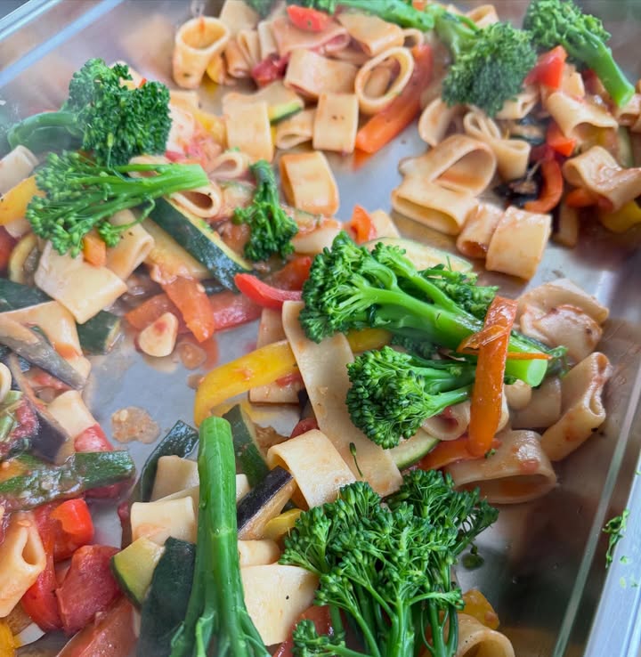 🍋 BUON WEEKEND CON LA CUCINA ITALIANA. 🍋

1. Pasta met verse groente 
2. Tortellini Porcini
3. Gnocchi Formaggi in saffraansaus
4. Cannelloni gehakt 
5. Gnocchi Pesto
6. Polpette 
7. Melanzane, aubergine uit de oven
8. Spezzatino, stoofvlees met aardappels 

Huisgemaakte desserts: 
Tiramisu 
Torta limone 

Naast de weekend gerechten hebben wij nog een kaart vol heerlijke pizza’s en pasta’s. Bij de weekend gerechten; op is op!

Wil je bestellen? Bel; 0306628288

Liefs, Da Francesca