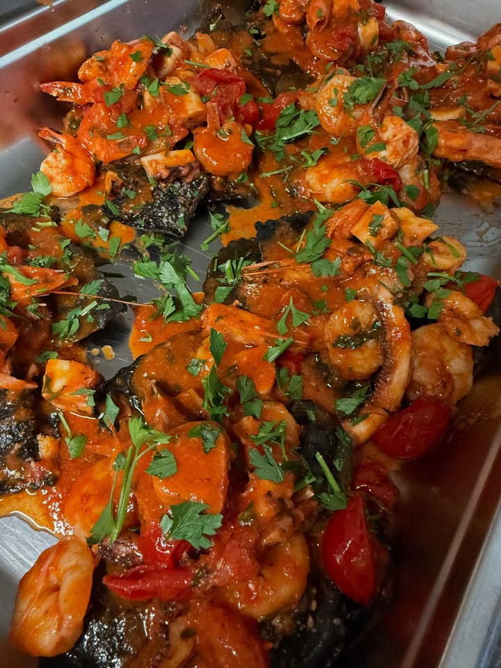 ☀️🍋 BUON WEEKEND CON LA CUCINA ITALIANA. 🍋☀️

1. Ravioli Frutti di Mare
2. Lasagne Bolognese 
3. Tagliatelle met paprika en guanciale (spek)
4. Cannelloni gehakt 
5. Polpette 
6. Spaghetti Bolognese
7. Pasta Romana met rundvlees aanrader!!!

Huisgemaakte desserts: 
Tiramisu
Torta Limone
Cannoli Siciliani Pistacchio

Naast de weekend gerechten hebben wij nog een kaart vol heerlijke pizza’s en pasta’s. Bij de weekend gerechten; op is op!

Wil je bestellen? Bel; 0306628288

Liefs, Da Francesca