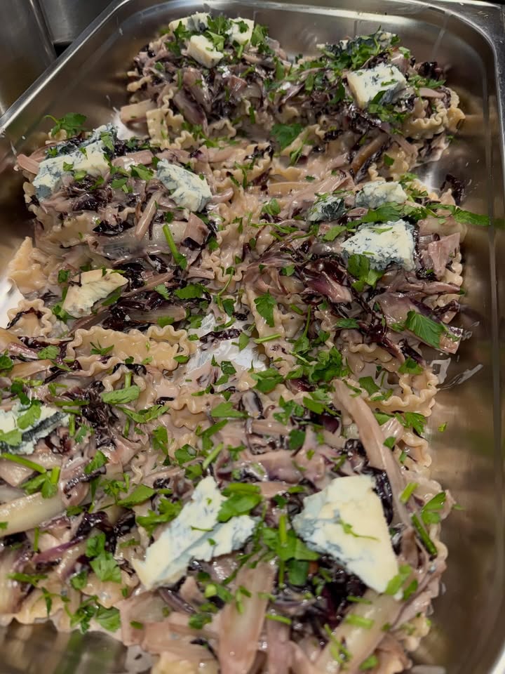 🍋 BUON WEEKEND CON LA CUCINA ITALIANA. 🍋

1. Tortellini Porcini
2. Lasagne Bolognese
3. Pasta gorgonzola en radicchio 😍
4. Cannelloni gehakt 
5. Rigatoni met aubergine en salciccia
6. Polpette los of met pasta 
7. Arancini

Huisgemaakte desserts: 
Tiramisu 
Torta Della Nonna  
Torta pistacchio 😍😍😍

Naast de weekend gerechten hebben wij nog een kaart vol heerlijke pizza’s en pasta’s. Bij de weekend gerechten; op is op!

Wil je bestellen? Bel; 0306628288

Liefs, Da Francesca