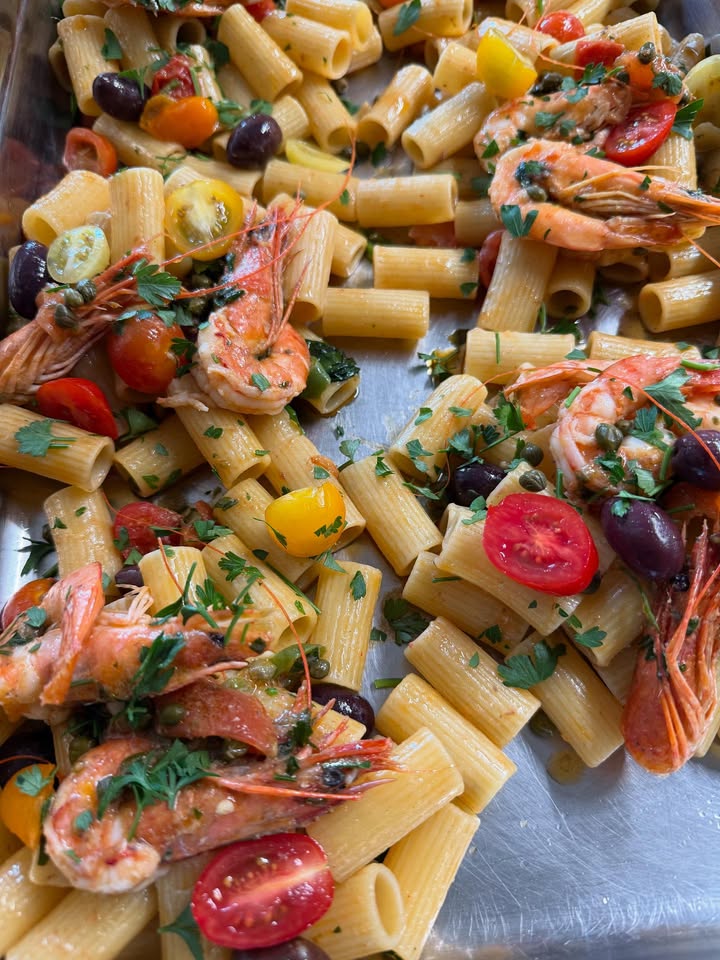 ☀️🍋 BUON WEEKEND CON LA CUCINA ITALIANA. 🍋☀️

1. Rigatoni met garnalen, olijven en kappertjes
2. Lunghi Bucatini met aubergine 
3. Tortellini Porcini 
4. Cannelloni gehakt 
5. Lasagne Bolognese
6. Spezzatino (stoofvlees met aardappels) 

Huisgemaakte desserts: 
Tiramisu
Torta Pere e Ricotra
Torta Della Nona

Naast de weekend gerechten hebben wij nog een kaart vol heerlijke pizza’s en pasta’s. Bij de weekend gerechten; op is op!

Wil je bestellen? Bel; 0306628288

Liefs, Da Francesca