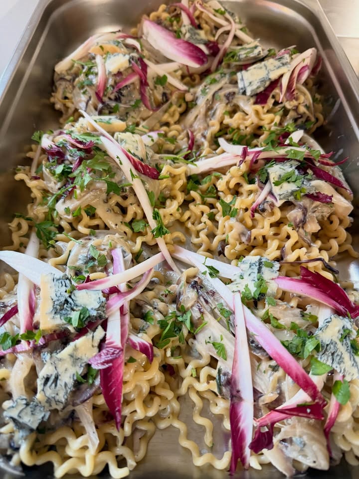 🍋 BUON WEEKEND CON LA CUCINA ITALIANA. 🍋

1. Fusilli Lunghi Bucati met radicchio (roodlof) en gorgonzola 😍
2. Tortellini Porcini
3. Gnocchi Formaggi met saffraansaus  
4. Cannelloni gehakt 
5. Lasagne Bolognese
6. Spezzatino, gestoofd rundvlees met aardappels
7. Polpette
8. Melanzane, aubergine uit de oven
9. Pasta bolognese 

Huisgemaakte desserts: 
Tiramisu 
Torta limone 

NIEUW; Torta Pistacchio Crème 😍😍

Naast de weekend gerechten hebben wij nog een kaart vol heerlijke pizza’s en pasta’s. Bij de weekend gerechten; op is op!

Wil je bestellen? Bel; 0306628288

Liefs, Da Francesca