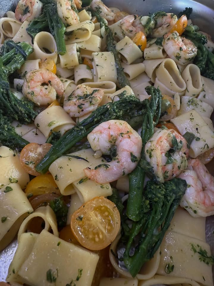 ☀️🍋 BUON WEEKEND CON LA CUCINA ITALIANA. 🍋☀️

1. Rigatoni met Bimi en Garnalen 
2. Lasagne Bolognese 
3. Tortellini Porcini met paddenstoelen en champignons
4. Cannelloni gehakt 
5. Groente uit de oven
6. Ravioli Aubergine&Scarmorza met in de saus paprika en guanciale (spek)
7. Polpette 

Huisgemaakte desserts: 
Tiramisu
Torta Della Nonna 

Naast de weekend gerechten hebben wij nog een kaart vol heerlijke pizza’s en pasta’s. Bij de weekend gerechten; op is op!

Wil je bestellen? Bel; 0306628288

Liefs, Da Francesca